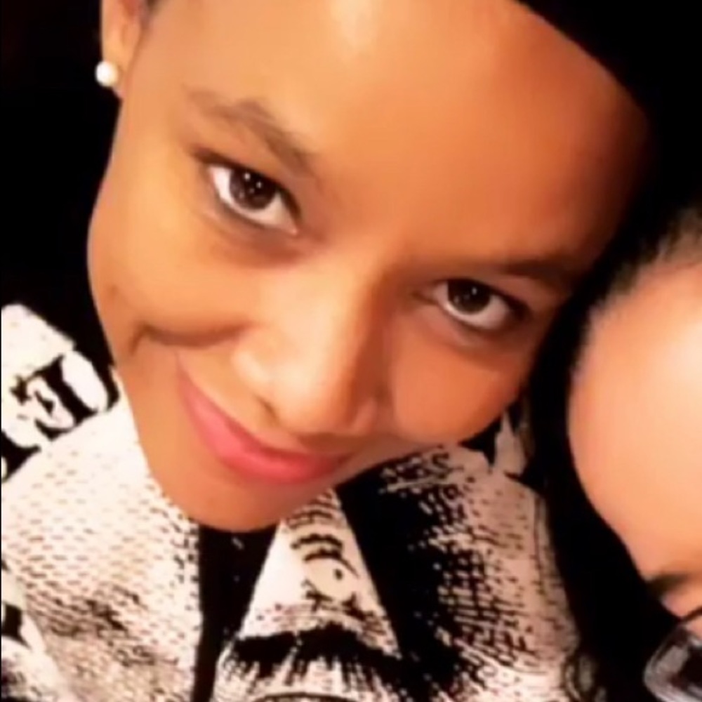 Meet your Posher, Desiree